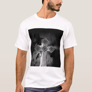 Camiseta Cruce gótica con cuerdas de la luna de la luna