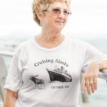 Camiseta Cruceros por Alaska Ship Moose Vacation<br><div class="desc">Este diseño fue creado a través del arte digital. Puede cambiar el estilo de esta camisa eligiendo Más > bajo la opción de estilo. Puede personalizarse haciendo clic en el botón personalizar y cambiando el color, agregando un nombre, iniciales o sus palabras favoritas. Contáctame en colorflowcreations@gmail.com si quieres tener este...</div>