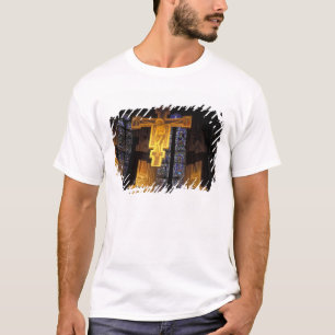 Camiseta Crucifijo sobre el altar mayor en la Santa