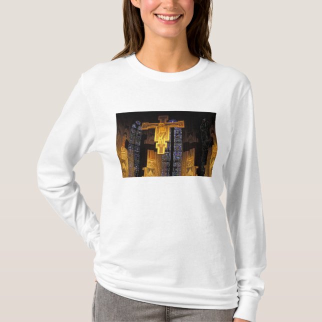Camiseta Crucifijo sobre el altar superior en el Santa (Anverso)
