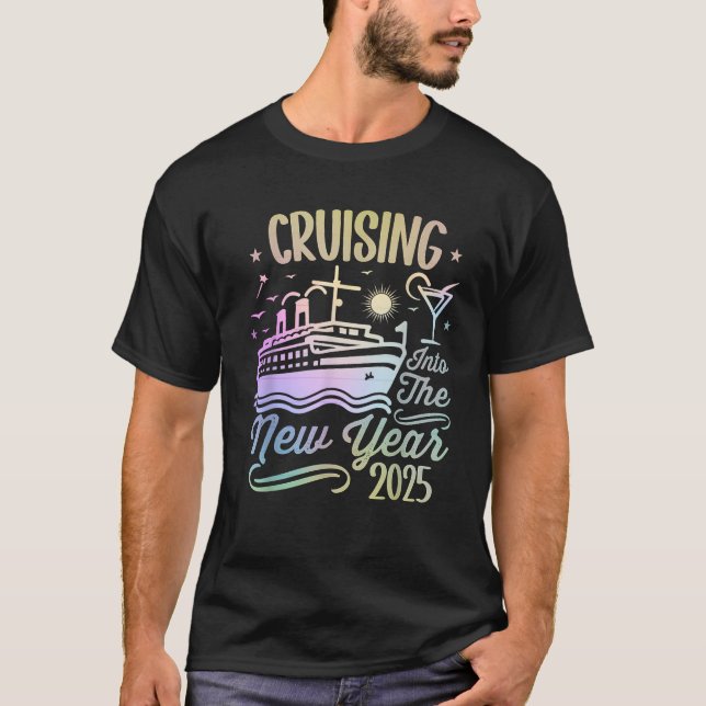 Camiseta Cruising Into 2025 New Years Eve Party Favors Fami (Anverso)