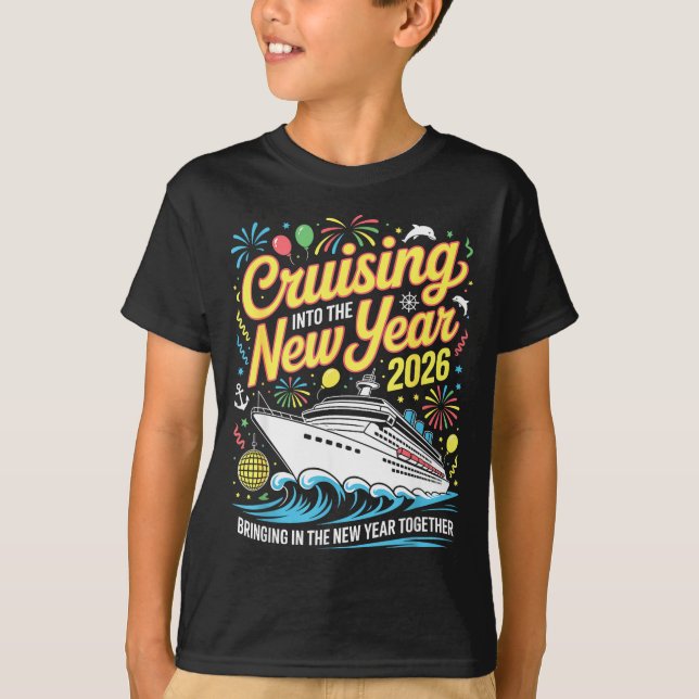 Camiseta Cruising Into 2026 New Years Eve Matching Family C (Anverso)