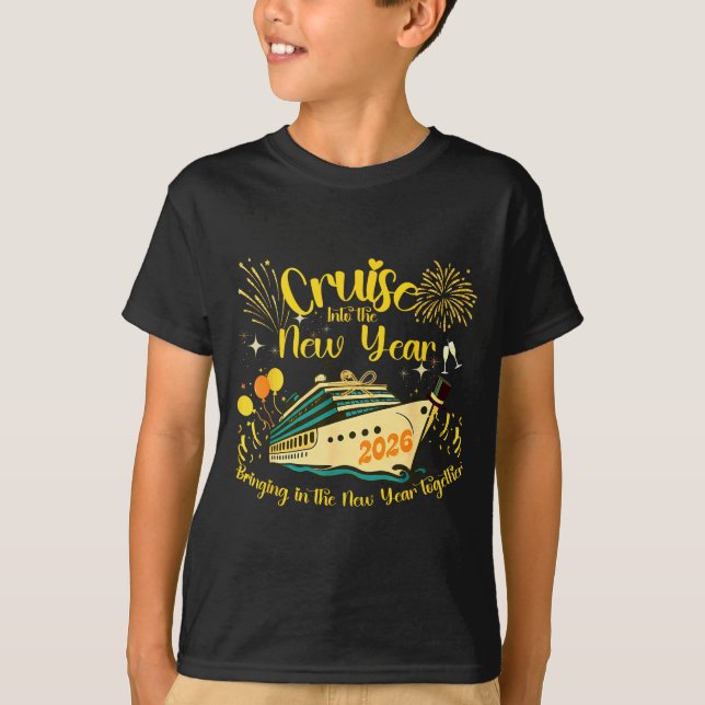 Camiseta Cruising Into 2026 New Years Eve Party Favors Fami (Anverso)