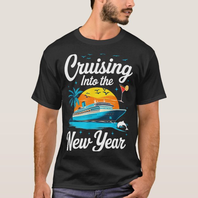 Camiseta Cruising Into 2026 New Years Eve Party Matching Fa (Anverso)