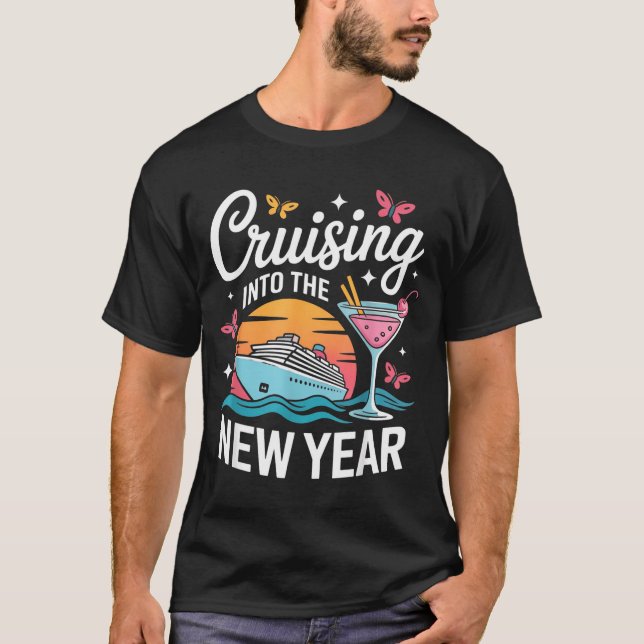 Camiseta Cruising Into 2026 New Years Eve Party Matching Fa (Anverso)