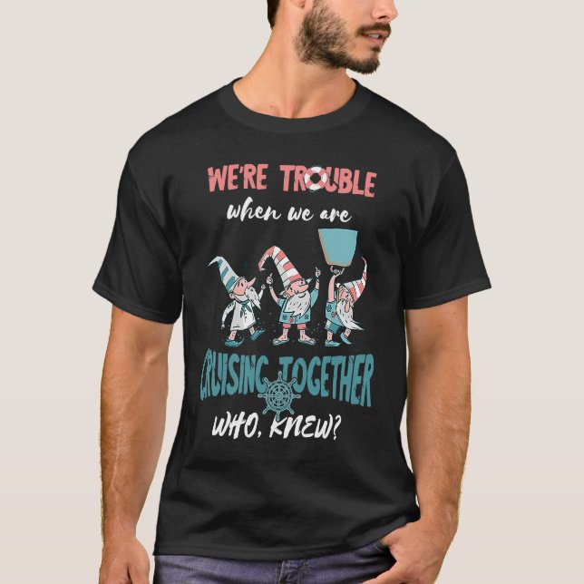 Camiseta Cruising Vacation Gnome On Trouble Cruiser Cruisin (Anverso)