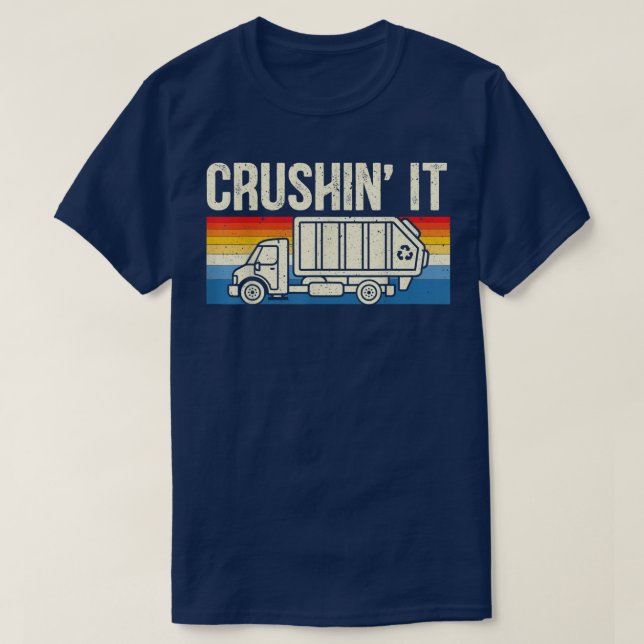 Camiseta Crushin It Garbage Truck Trash Collector Recycling (Diseño del anverso)