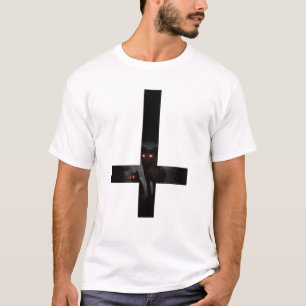 Camiseta Cruz invertida con lobos oscuros