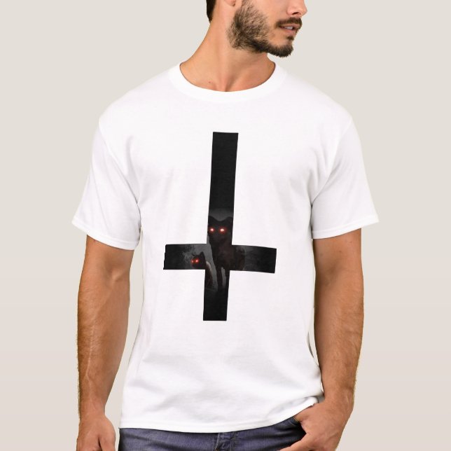 Camiseta Cruz invertida con lobos oscuros (Anverso)