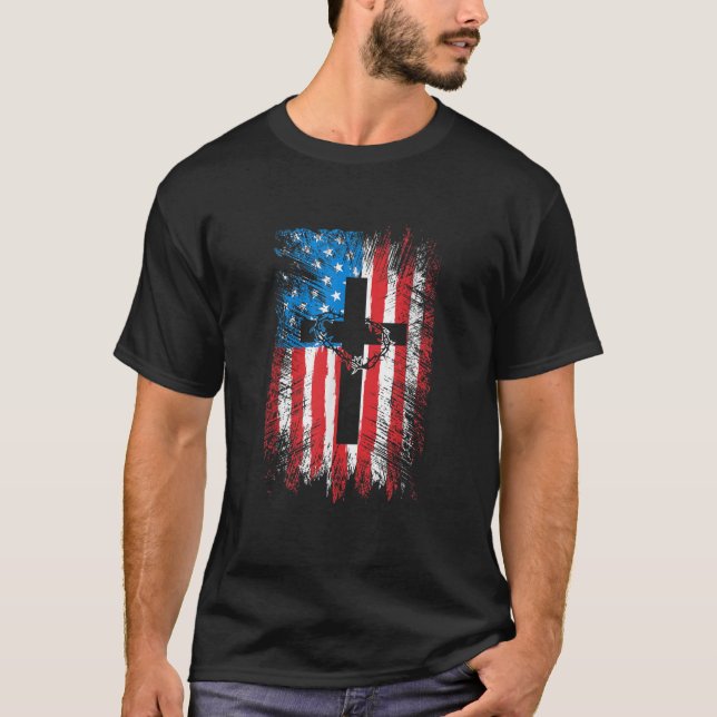 Camiseta Cruz Patriótica sobre la bandera (Anverso)