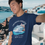 Camiseta Cruzando las Islas Griegas Santorini<br><div class="desc">Puede cambiar el estilo de esta camisa eligiendo Más > en la opción de estilo. Se puede personalizar en el área de proporcionar o personalizar eligiendo la opción de hacer clic en el personalizar y cambiando el nombre, las iniciales o las palabras. También puede cambiar el color y estilo del...</div>