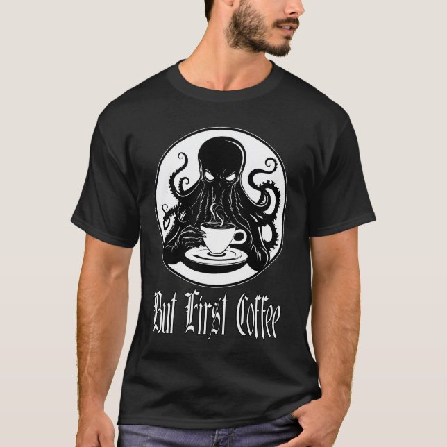 Camiseta Cthulhu gracioso - Pero el primer café (Anverso)