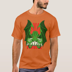 Camiseta Cthulhu sostiene un ilustracion del libro Lovecraf