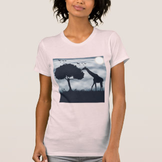 Camiseta Cuando la luna susurra a la jirafa