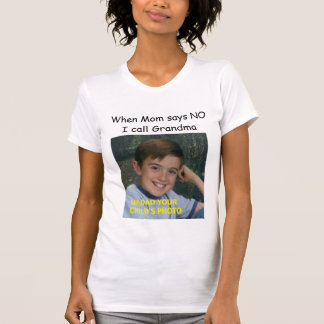 Camiseta Cuando la mamá dice NO, llamo a la abuela