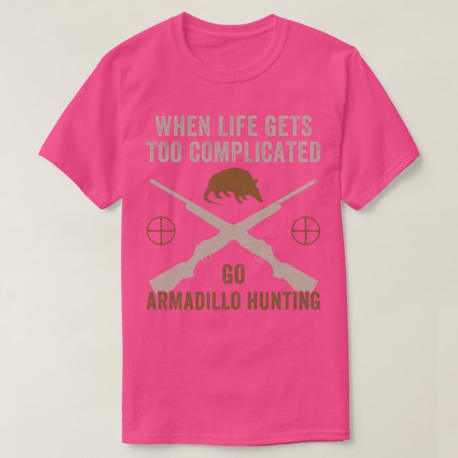 Camiseta Cuando la vida se complica, ve a cazar armadillos  (Diseño del anverso)