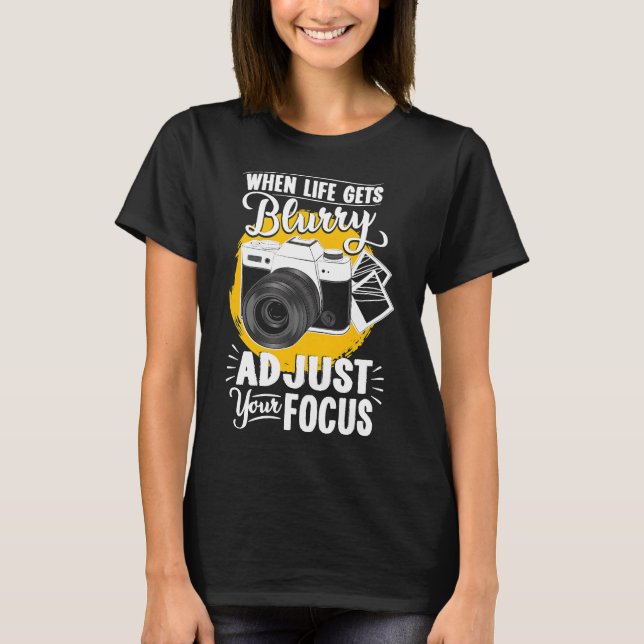 Camiseta Cuando la vida se vuelve borrosa, ajusta tu cámara (Anverso)