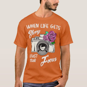 Camiseta Cuando la vida se vuelve borrosa ajusta tu enfoque