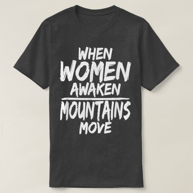 Camiseta Cuando las mujeres despertaron montañas se mueven  (Diseño del anverso)