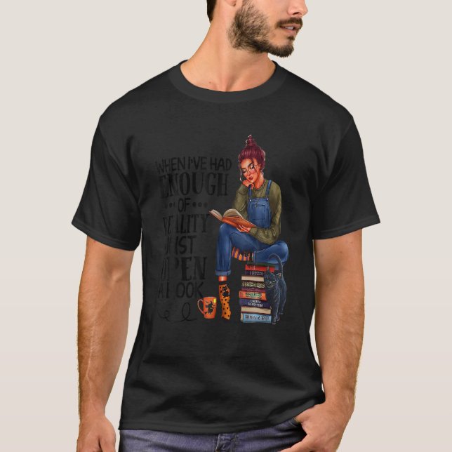 Camiseta Cuando me he hartado de la realidad, solo abro un  (Anverso)
