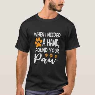 Camiseta Cuando Necesitaba Una Mano Encontré Tu Paw