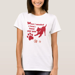 Camiseta cuando necesité una mano te golpeo la pata