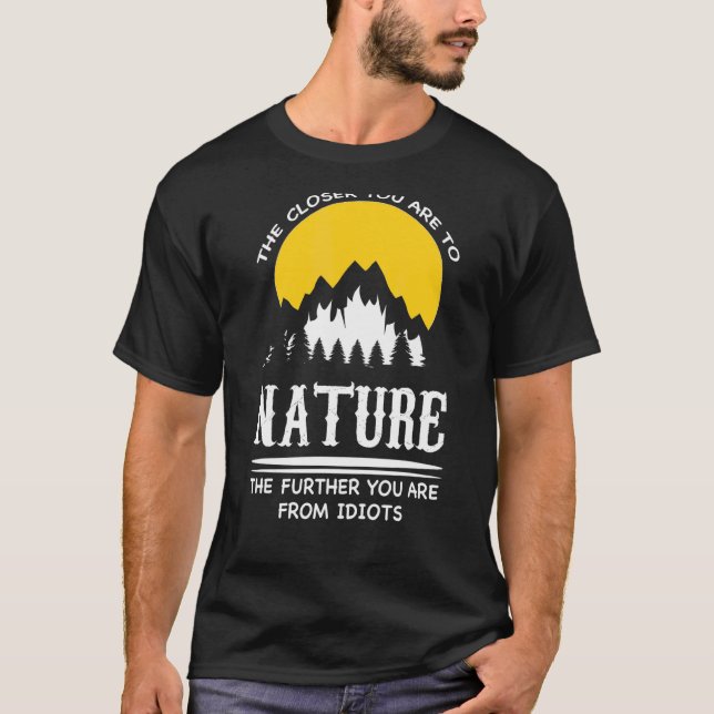 Camiseta Cuanto Más Cerca Estás De La Caminata Por La Natur (Anverso)