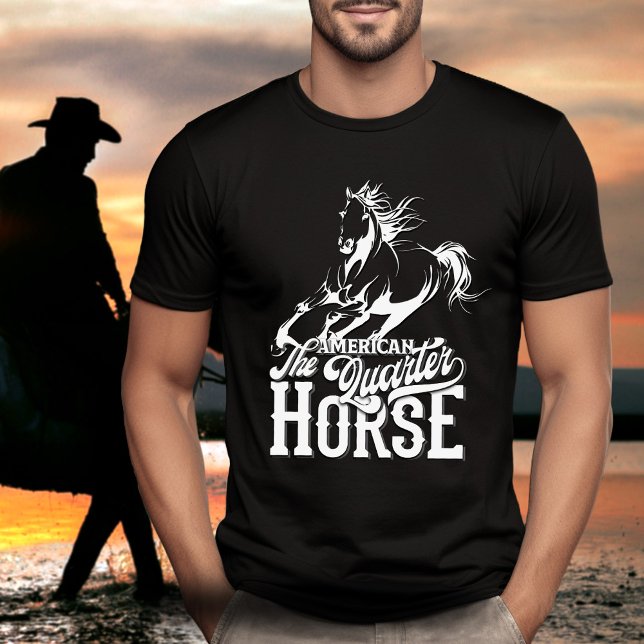 Camiseta Cuartel americano Cowboy silvestre oeste (American quarter horse design. Cowboy, wild west, western graphic design, running horse.)