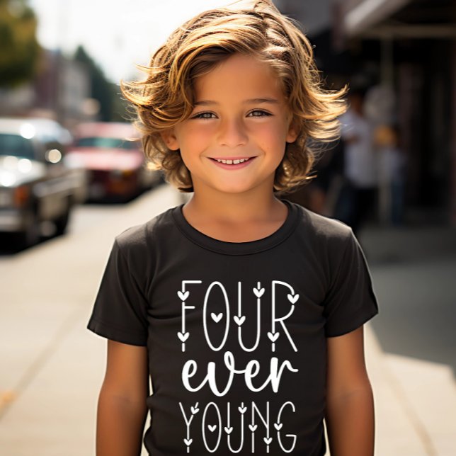 Camiseta Cuatro jóvenes de siempre - Cuarto cumpleaños cuar (Subido por el creador)