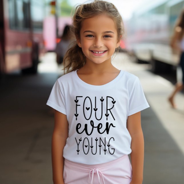 Camiseta Cuatro jóvenes de siempre - cuarto regalo de Chica (Subido por el creador)