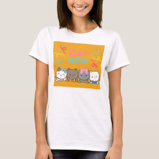 Camiseta Cuatro lindos gatitos y palabras "CAT MOM"