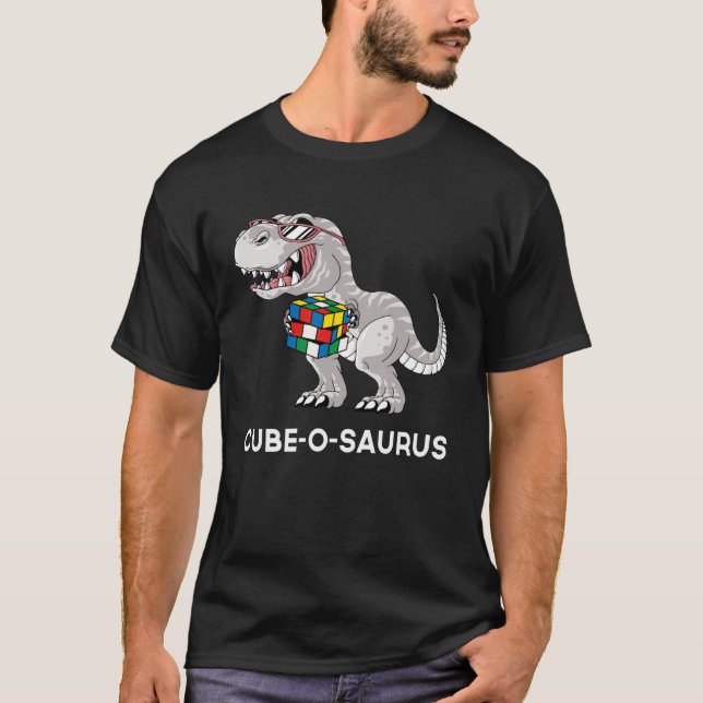 Camiseta Cube o saurus  Competitive Speed Cubing Dinosaur (Anverso)