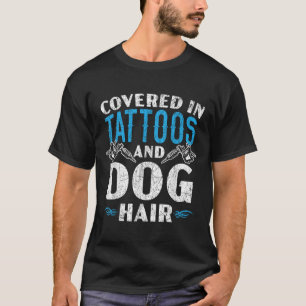 Camiseta Cubierta En Tatuajes Y Tatuaje De Pelo De Perro P