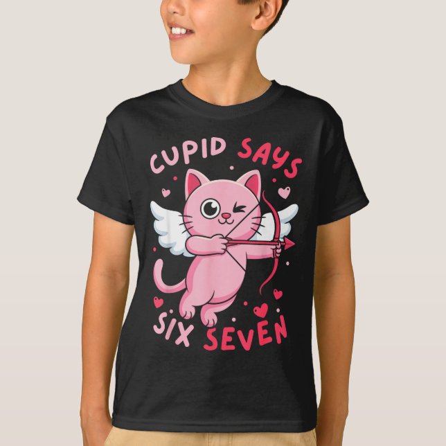 Camiseta Cud Says 67 Six Seven Meme Cute Cat Valentine's Da (Anverso)