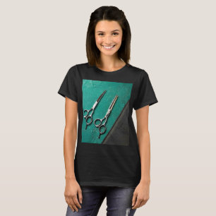 Camiseta Cuello Dorado Estilista Tijeras Belleza Salon Hair
