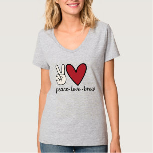 Camiseta cuello en V para mujeres Peace Love Brew