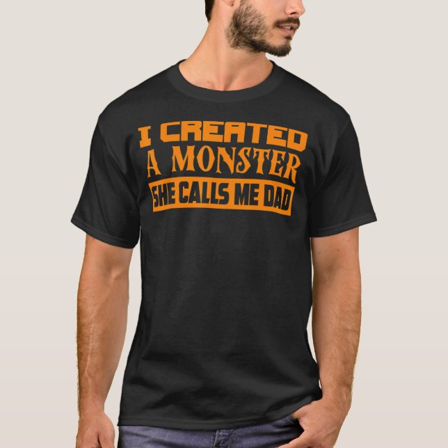 Camiseta Cuesta Que Creé Un Monstruo Que Me Llama Chicas De (Anverso)