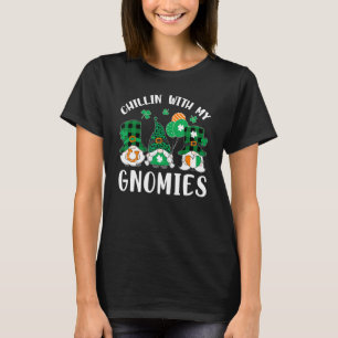 Camiseta Cuidada Chillin con mis gnomies Shamrock Saint Pat