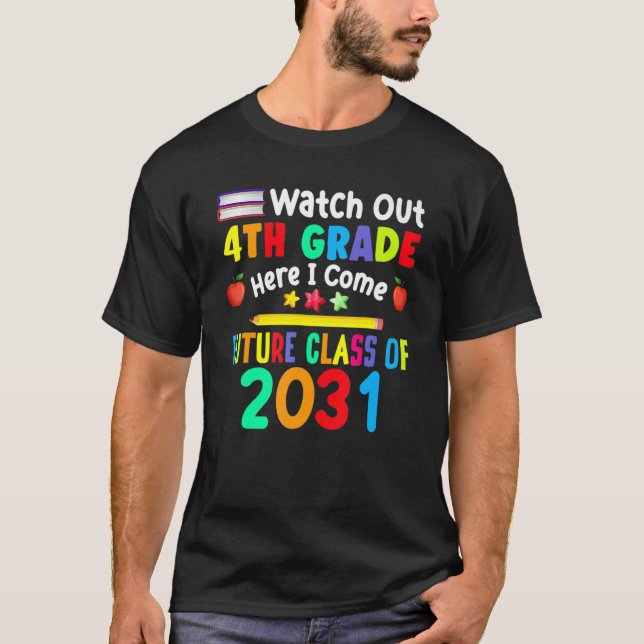 Camiseta Cuidado 4º Grado Aquí Llego Futura Clase De 20 (Anverso)