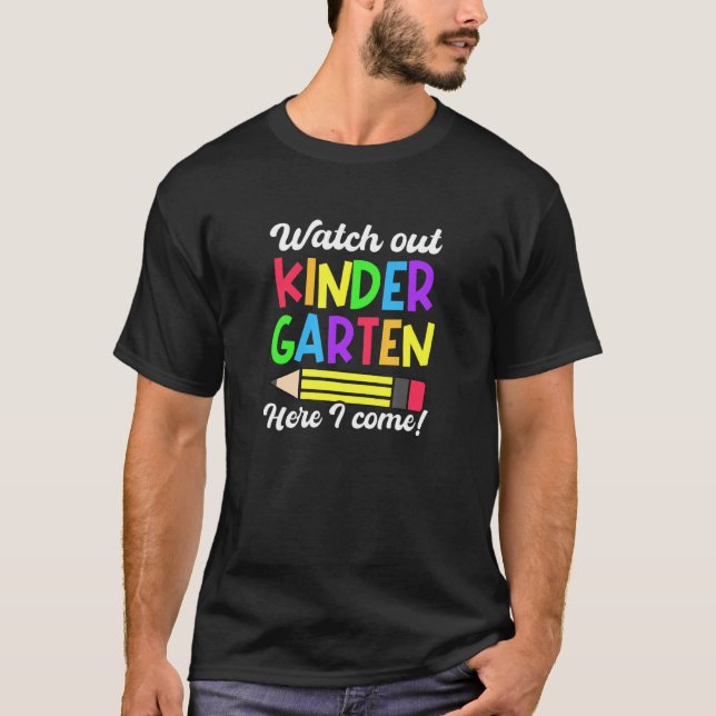 Camiseta Cuidado, Aquí Vengo Un Profesor De Jardín De Niños (Anverso)