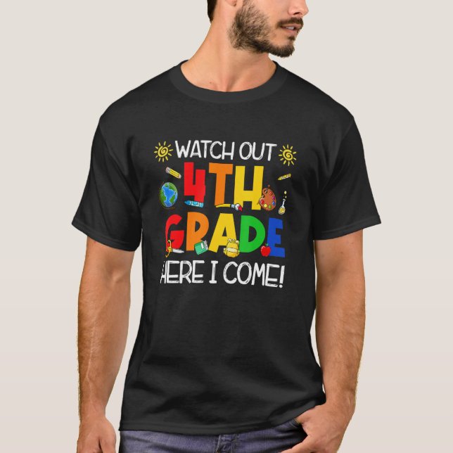 Camiseta Cuidado Con El Cuarto Grado Aquí Llego El Primer D (Anverso)