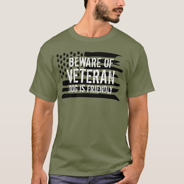 Camiseta Cuidado con el perro del servicio de veteranos (Anverso)