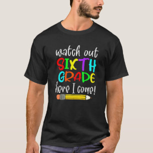 Camiseta Cuidado Con El Sexto Grado Aquí Llego Chicas Cutos