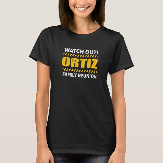 Camiseta Cuidado con la Reunión de la Familia Ortiz Apellid (Anverso)