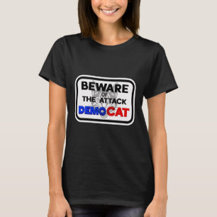 Camiseta Cuidado Con Las Mujeres Demócratas Del Ataque Demo