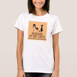 Camiseta Cuidado con mis gatos, gato negro elegante