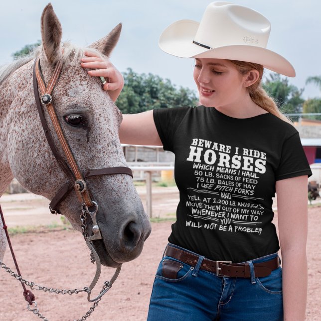 Camiseta Cuidado con viajar en caballos Humor divertido de  (Subido por el creador)