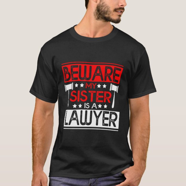 Camiseta Cuidado, Mi Hermana Es Abogada. (Anverso)