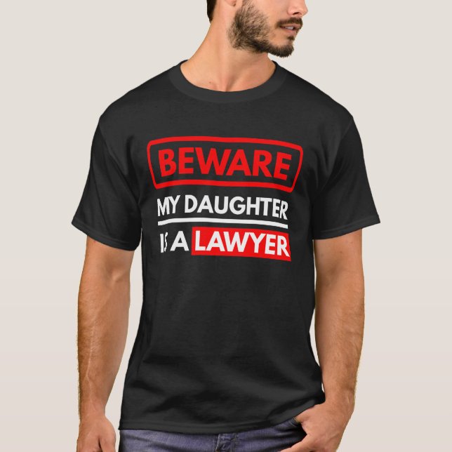 Camiseta Cuidado, Mi Hija Es Abogada (Anverso)