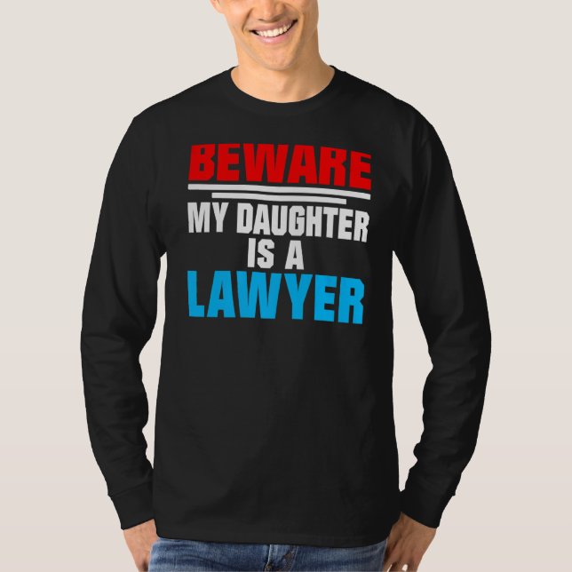 Camiseta Cuidado, Mi Hija Es Abogada. (Anverso)